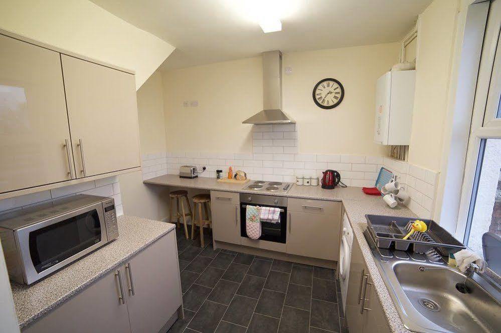 Bristol Serviced Lets - 152/154 Bath Road ภายนอก รูปภาพ