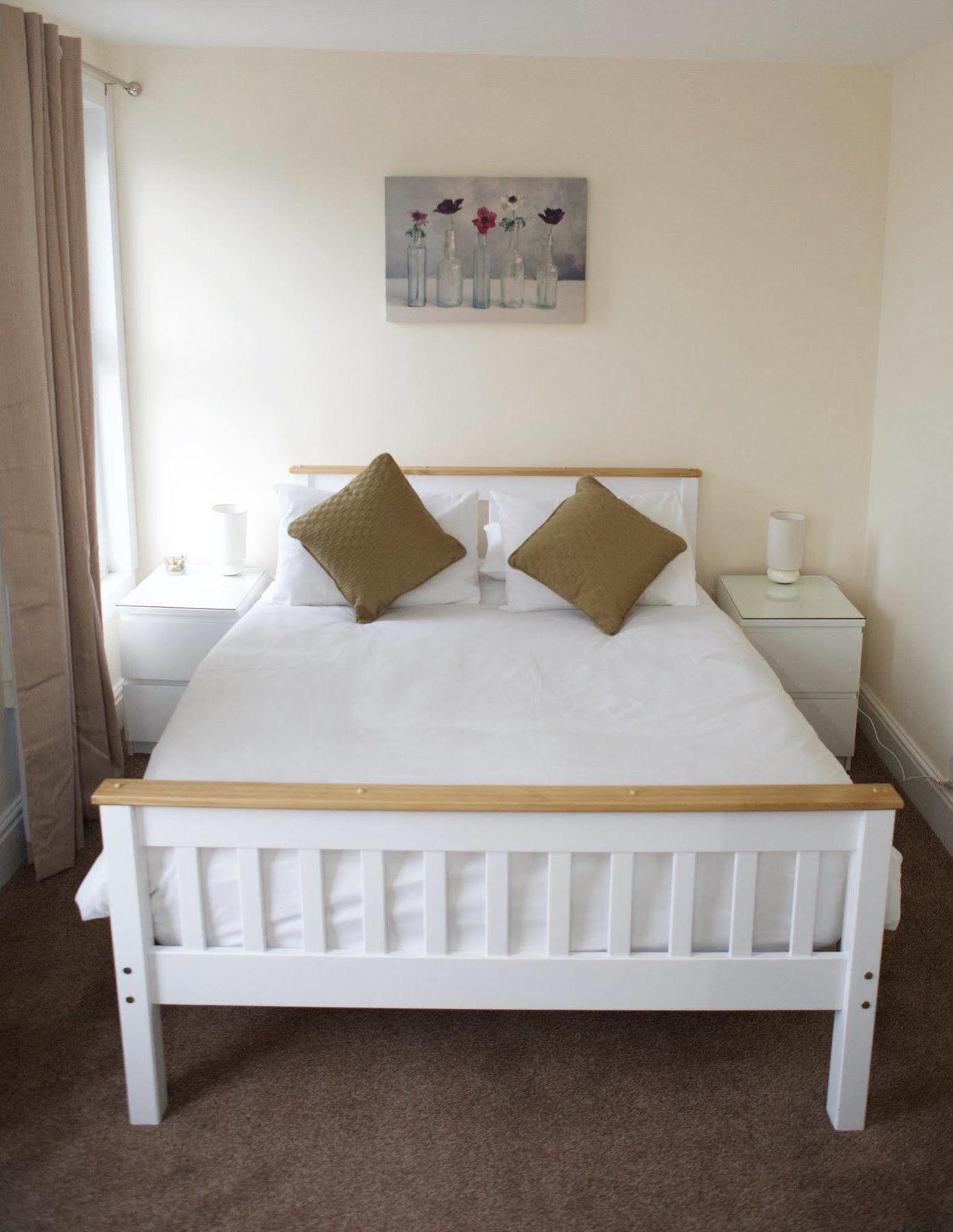 Bristol Serviced Lets - 152/154 Bath Road ภายนอก รูปภาพ