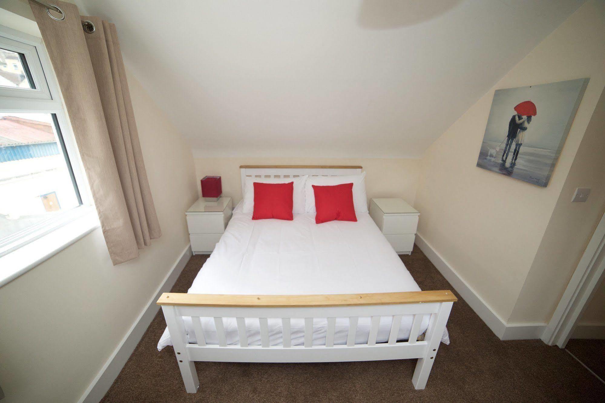 Bristol Serviced Lets - 152/154 Bath Road ภายนอก รูปภาพ